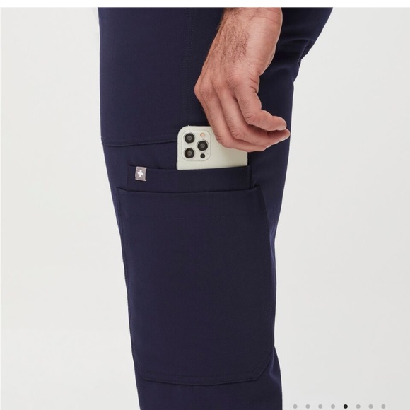 FIGS Cairo Cargo Scrub Pants, Men’s, size medium, navy - Picture 4 of 7